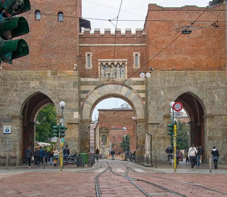 Milan: Colonne di San Lorenzo and Navigli Guided Tour - Exploring Milan’s Roman Roots at the Colonne di San Lorenzo  