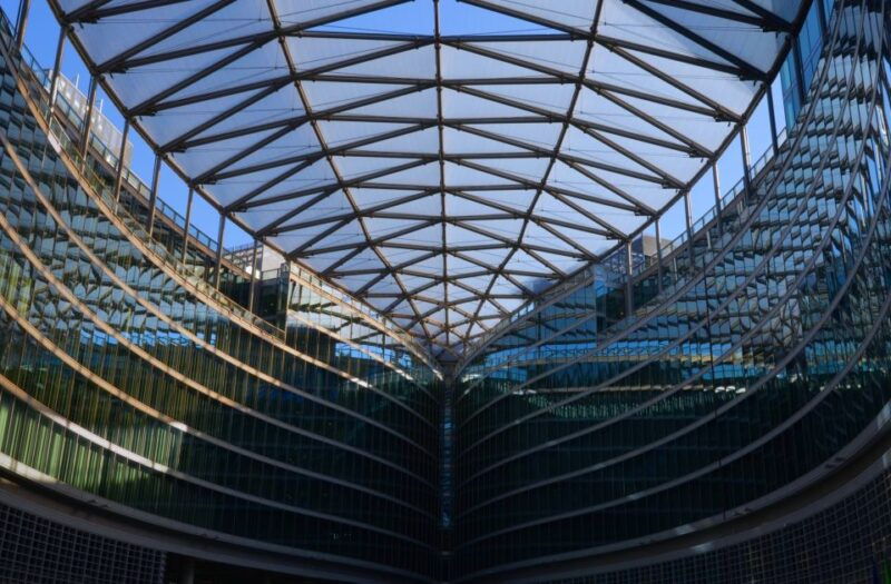 milan-piazza-gae-aulenti-and-pelli-tower-walking-tour