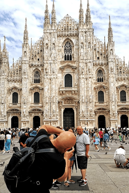 milan-postcard-viewpoints-walk-with-locals-travel-bloggers