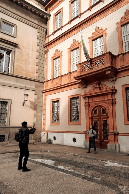 milan-postcard-viewpoints-walk-with-locals-travel-bloggers