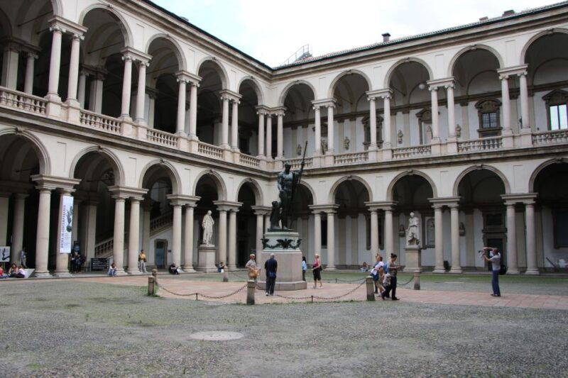 milan-private-sightseeing-shopping-tour-with-a-local
