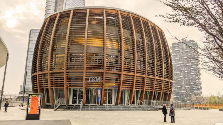 milan-self-guided-walk-in-futuristic-porta-nuova-district