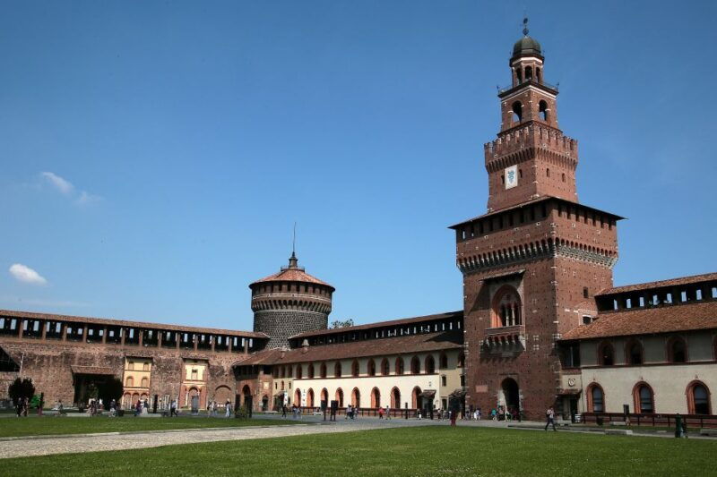 milan-sforza-castle-and-parco-sempione-private-walking-tour