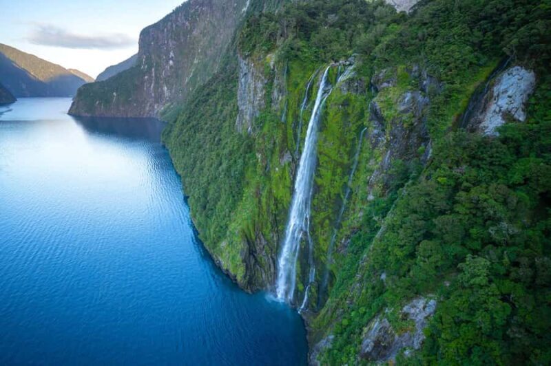 Milford Sound: Aerial Helicopter flight over Mitre Peak - The Experience in Detail