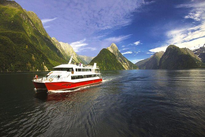 Milford Sound Flight and Cruise ex Queenstown - An In-Depth Look at the Milford Sound Flight and Cruise
