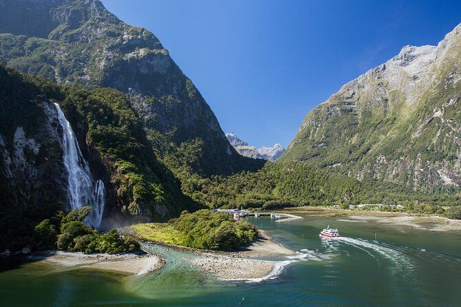 Milford Sound Nature Cruise with Southern Discoveries - Key Points