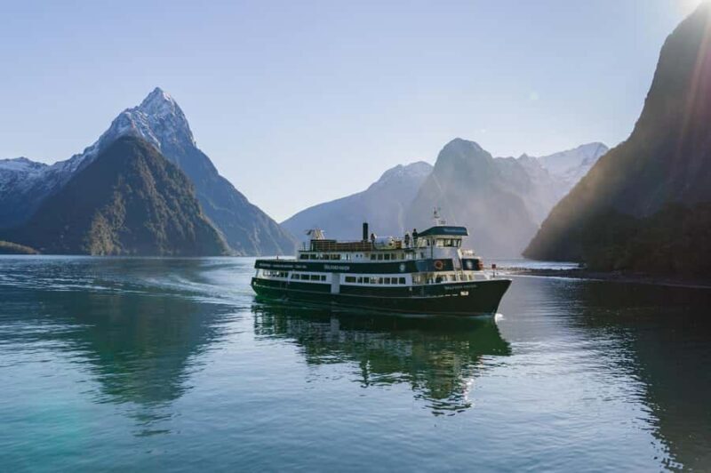 Milford Sound: Wildlife & Nature Cruises - The Experience’s Pros and Cons