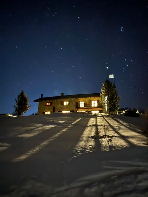 milky-way-night-snowshoeing-under-the-stars