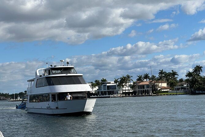 millionaire-homes-miami-favorite-boat-cruise