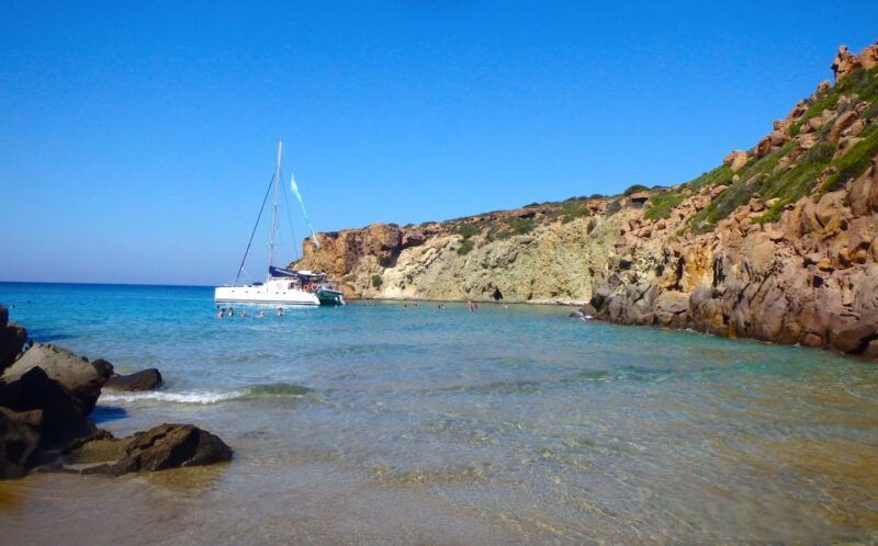 milos-full-day-catamaran-cruise-to-poliegos-and-kleftiko