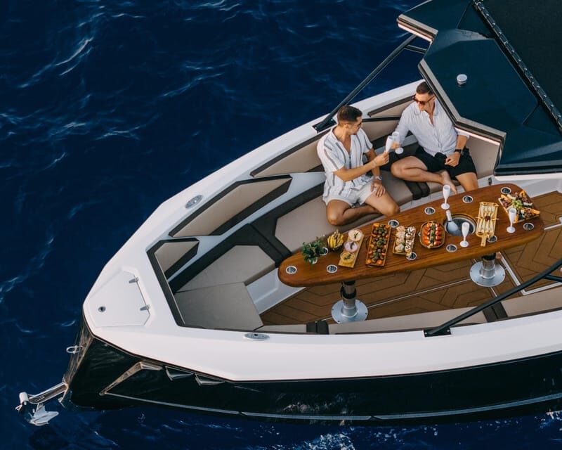 Milos: Private Speedboat TourKleftiko Sarakiniko Poliegos - Key Points