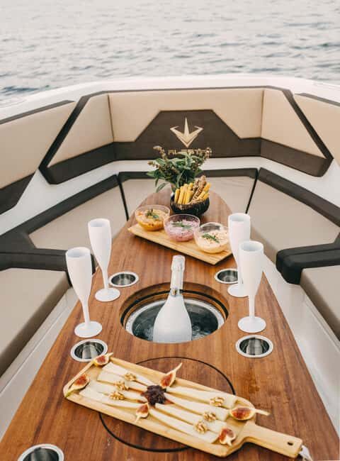 Milos: Private Yacht TourKleftiko Sarakiniko Poliegos - Who is this tour best suited for?  
