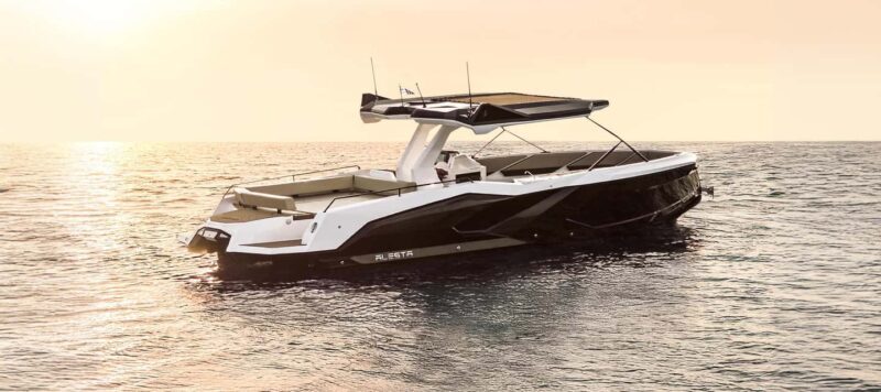 Milos: Private Yacht TourKleftiko Sarakiniko Poliegos - Key Points