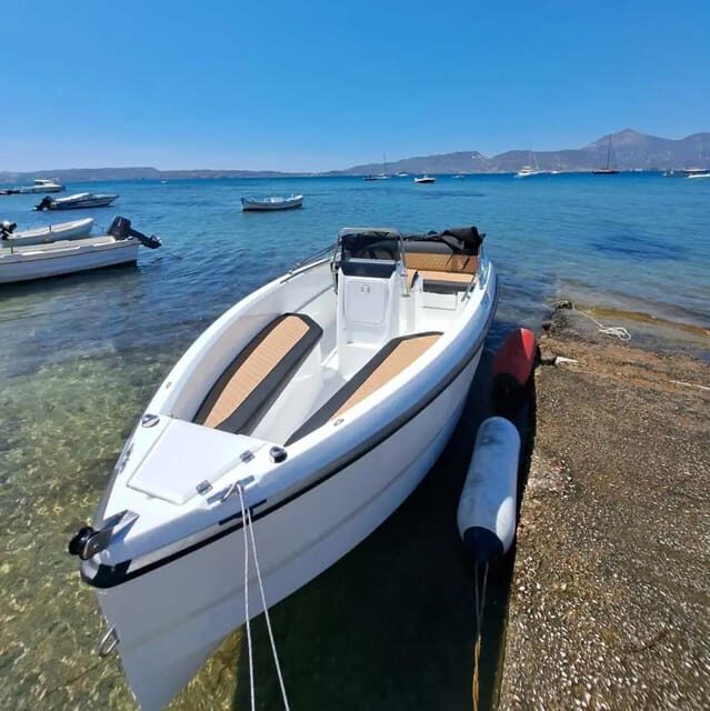Milos: Rent a boat with or without Skipper - Practical Details & What to Keep in Mind