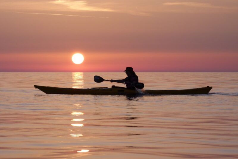 milos-sea-kayaking-trip-at-sunset-with-snack
