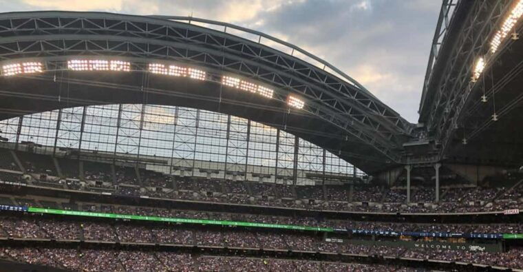 milwaukee-brewers-baseball-game-at-american-family-field