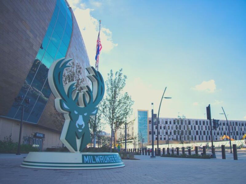 milwaukee-milwaukee-bucks-basketball-game-ticket