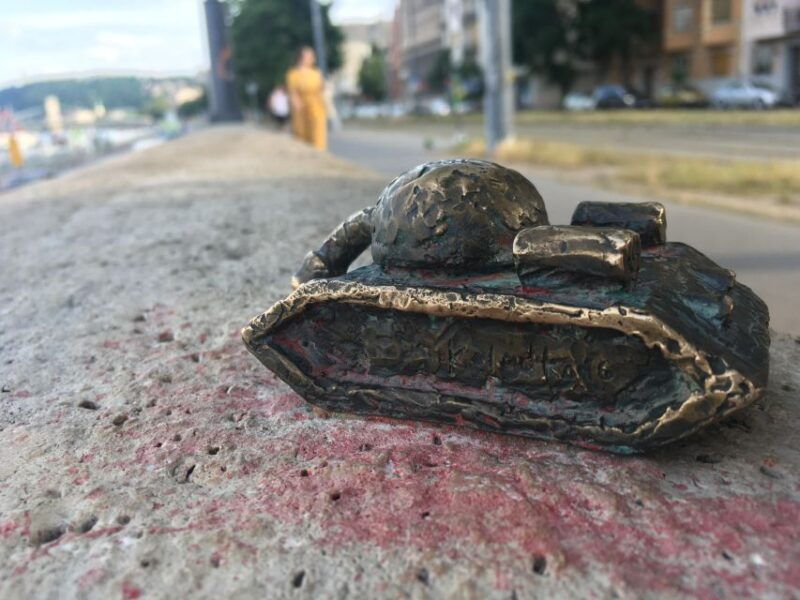 mini-statue-hunt-in-budapest-private-walking-tour
