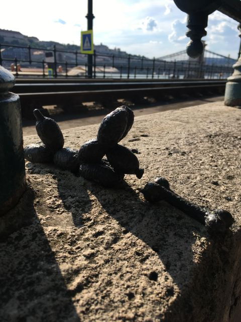 mini-statue-hunt-in-budapest-private-walking-tour