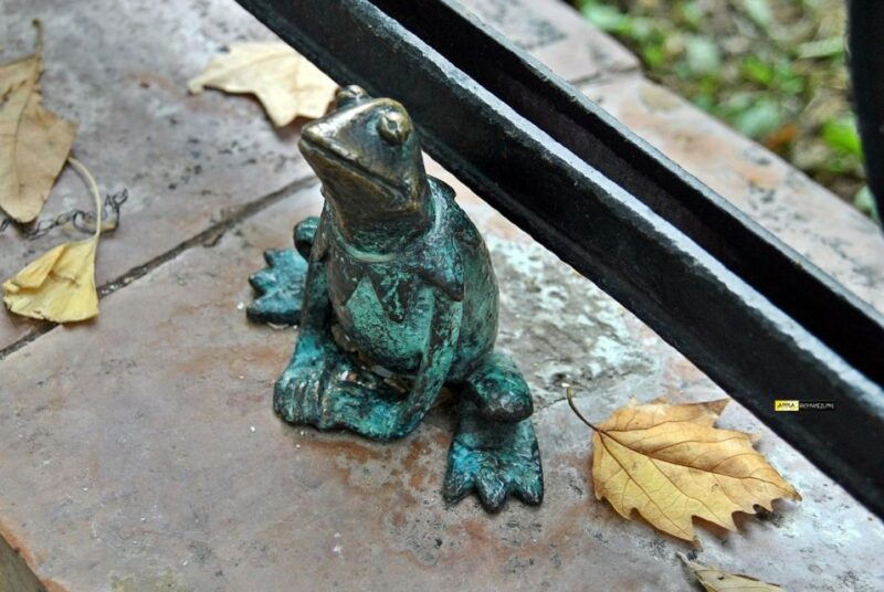 mini-statue-hunt-in-budapest-private-walking-tour
