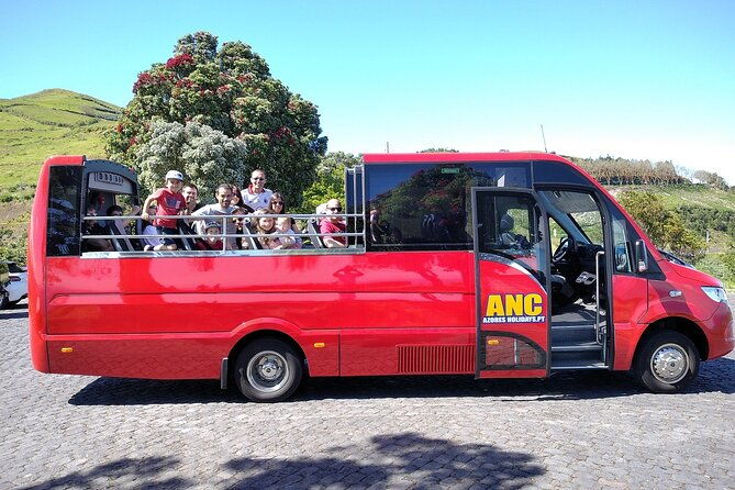 minibus-laketour-furnas-full-day-shared