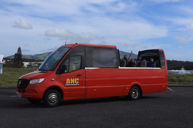 minibus-laketour-furnas-full-day-shared