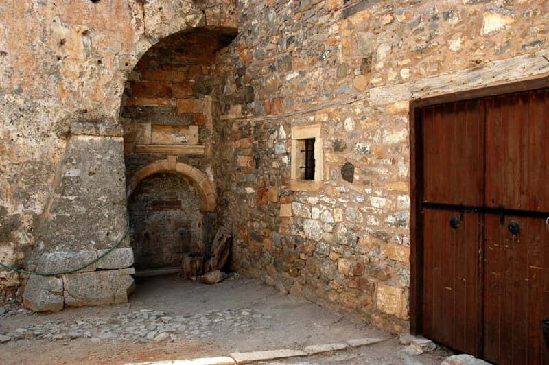 Minicruise: Spinalonga Island, Pirate Caves & Hidden Beaches - Practical Details and Considerations  