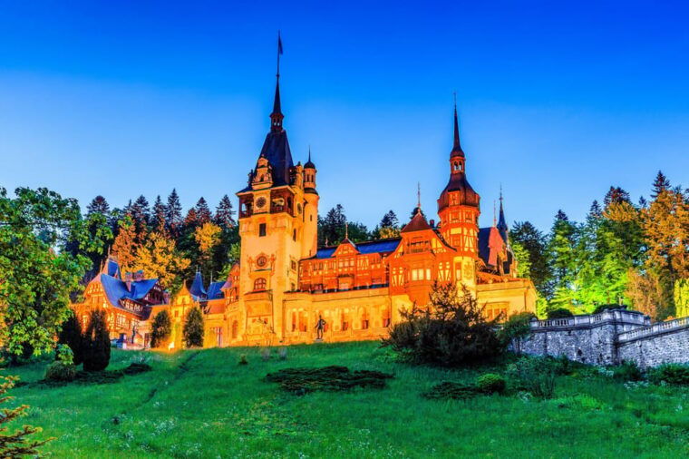 minivan-8-places-dracula-castle-peles-brasov-day-tour-2