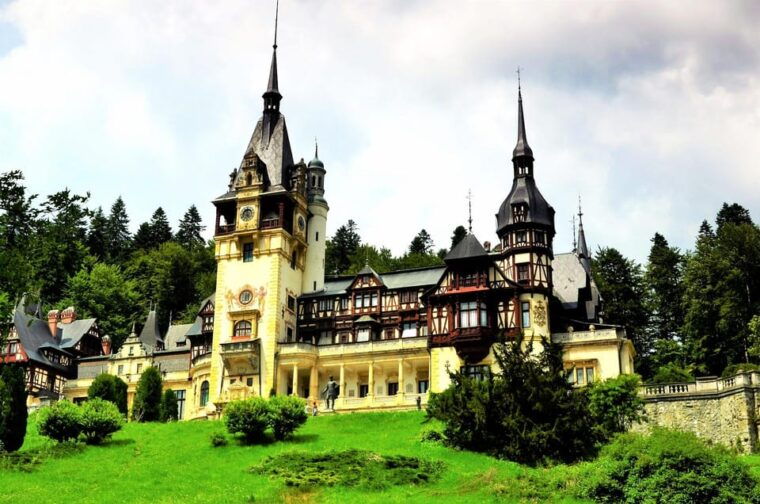 minivan-8-places-dracula-castle-peles-brasov-day-tour