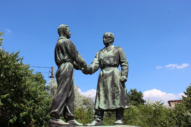 minivan-to-communist-statues-and-memento-park-with-live-guide