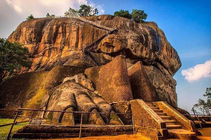 Minneriya National Park ( All Inclusive ) and Sigiriya Day Excursion - FAQ