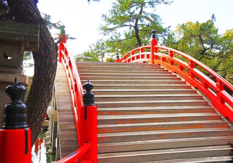 Minoo Park Private Tour: Nature, Temples, and Coffee Bliss - The Majestic Mino Waterfall and Its Views