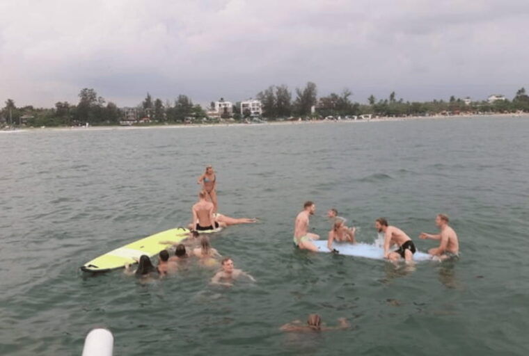 mirissa-luxury-sailing-boat-dolphin-and-whale-watching