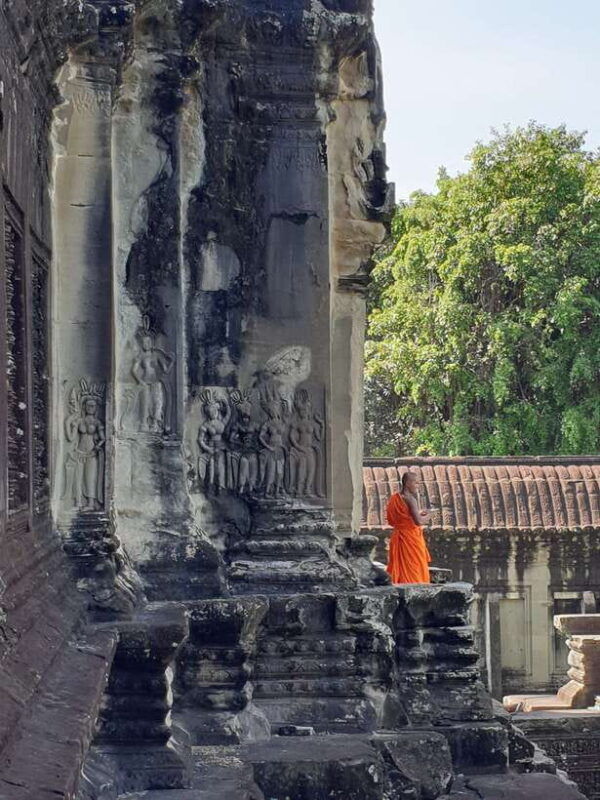 mixture-of-temples-and-waterfall