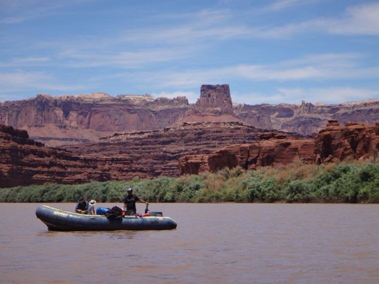 moab-calm-water-cruise-in-inflatable-boat-on-colorado-river