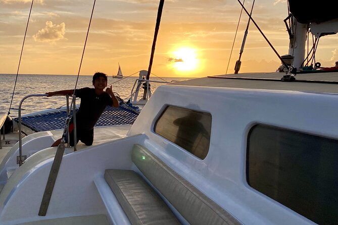 moanas-sunset-cocktail-sail-along-oahus-waikiki-coast