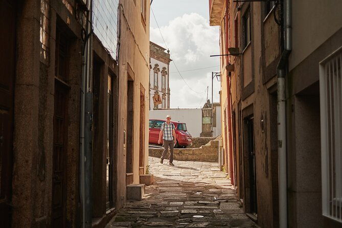mobile-photography-through-porto-hidden-streets