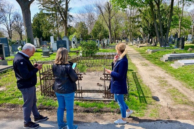 mobile-puzzle-rally-tour-at-the-vienna-central-cemetery