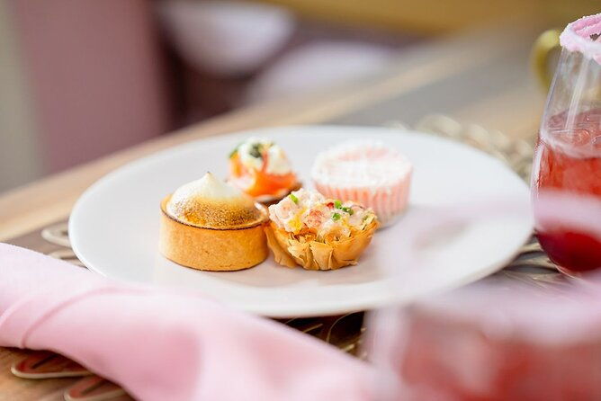 mobile-tea-room-experience-in-new-york-2