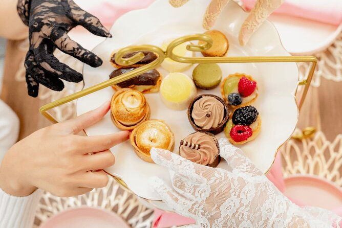 mobile-tea-room-experience-in-new-york-2