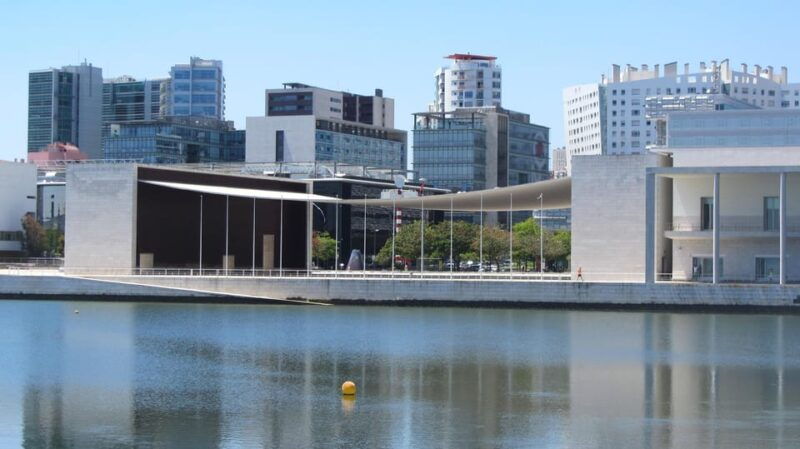 modern-lisbon-aboard-an-electric-tuk-tuk