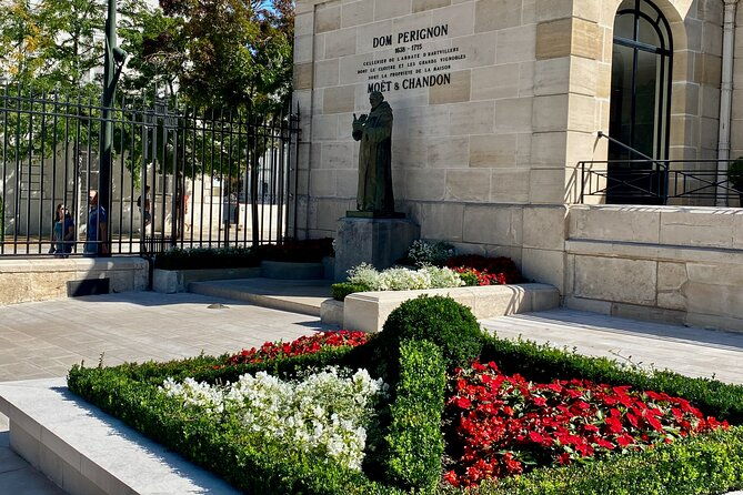 moet-et-chandon-veuve-clicquot-private-champagne-trip-from-paris