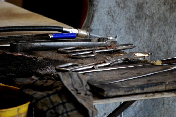 molten-glass-magic-glassblowing-class-private