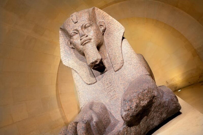 mona-lisa-treasures-6-people-max-louvre-experience