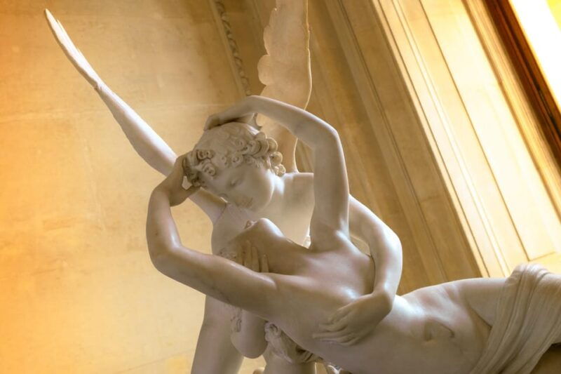 mona-lisa-treasures-6-people-max-louvre-experience