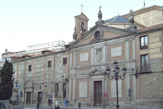 monastery-royal-barefoot-visit-with-entrance-without-waiting-for-queues