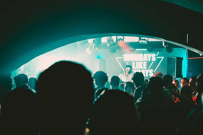 mondays-like-fridays-girls-3-free-drinks-admission-ticket