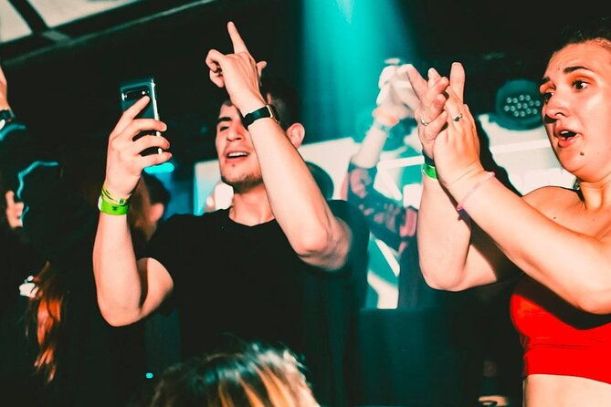 mondays-like-fridays-girls-3-free-drinks-admission-ticket