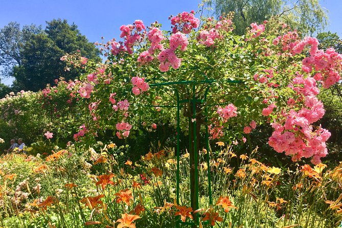 monets-gardens-house-with-art-historian-private-giverny-tour-from-paris