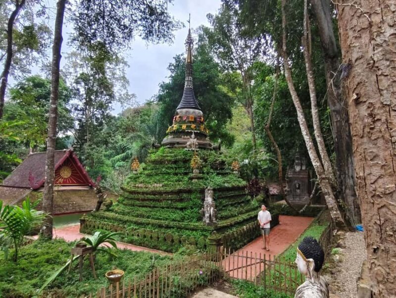Monks chanting, Wat Doi Suthep and Wat Phalad+ Meditation - FAQ